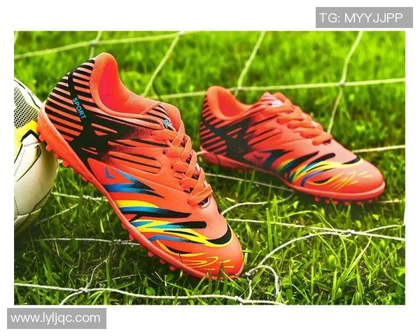 足球明星个性涂鸦鞋子展示时尚与创意的完美结合 足球明星个性涂鸦鞋子展示时尚与创意的完美结合