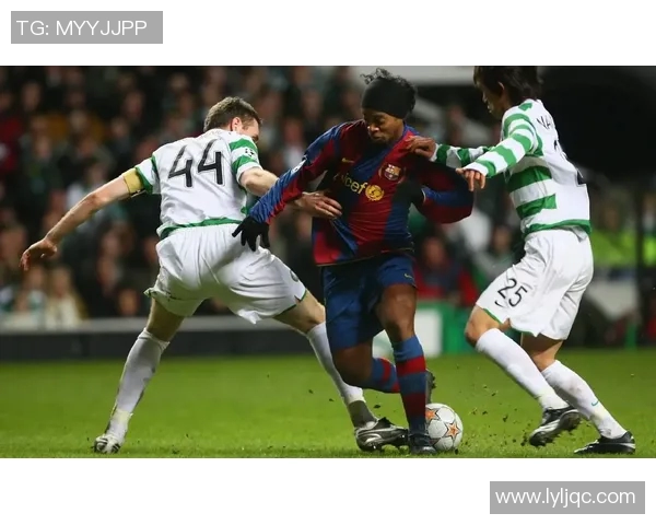 足球明星如何巧妙搭配球衣展现个人风格与球队精神